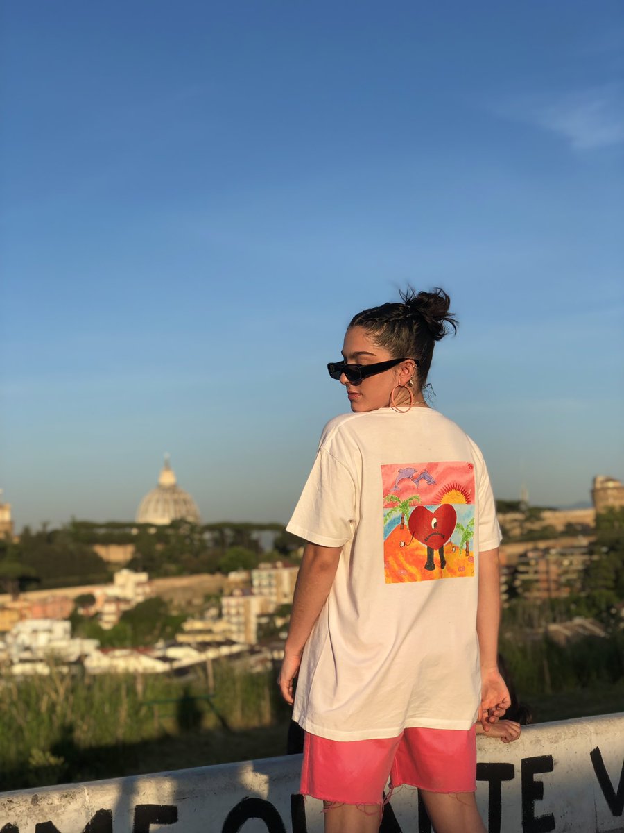 mariagomeznr's tweet photo. he pintado esta camiseta pq estoy obssesed☀️☀️ si os mola podéis compartirlo jeje🏝🏝 @sanbenito ❤️❤️ https://t.co/fl9CqOIuYg