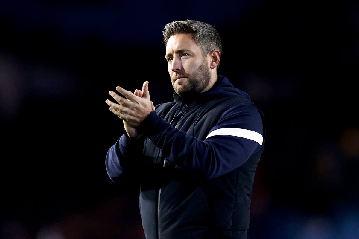 ScotExpSport's tweet photo. Lee Johnson in #Hibs advanced talks to finalise deal to become new Easter Road manager | @ScottBurns75
https://t.co/gVLcIwmRHp https://t.co/0RSgQuDMiT