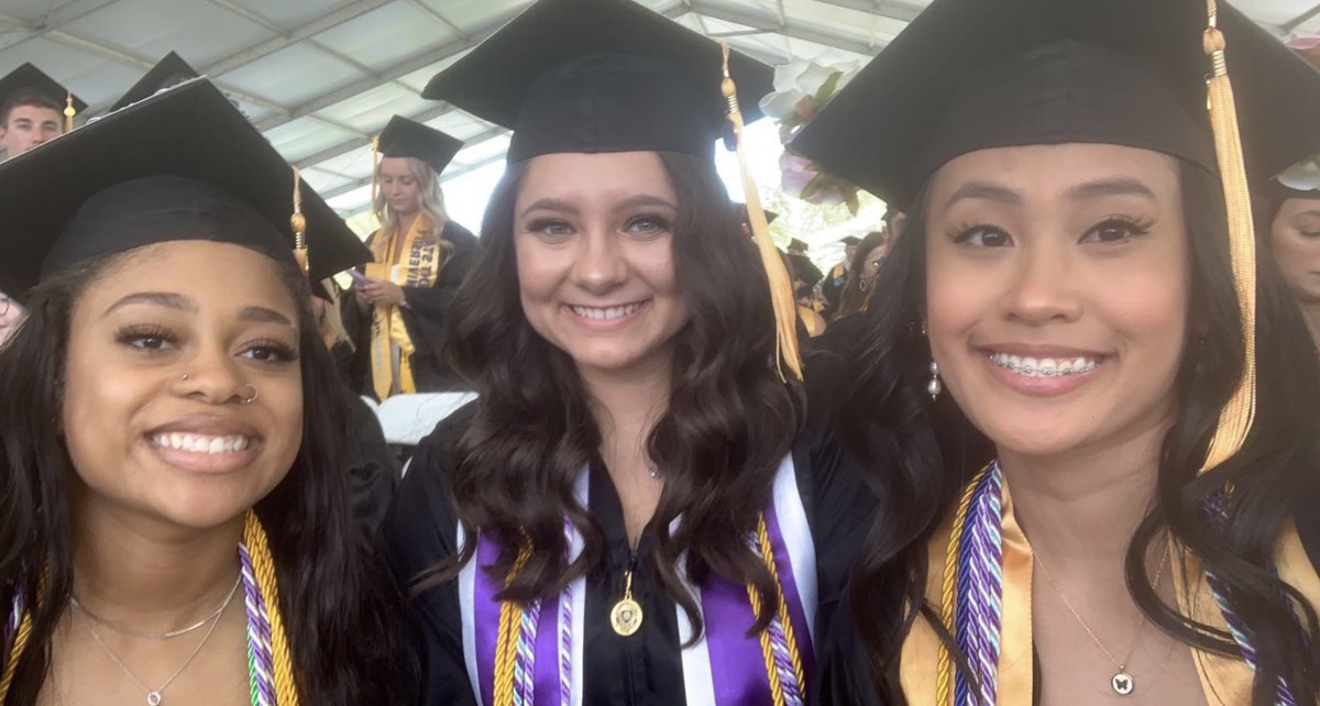 DeltaXiSTTI's tweet photo. Happy Graduation Day Flashes from your fellow Delta Xi Members. #FlashesForever https://t.co/0ep6sgjuLY