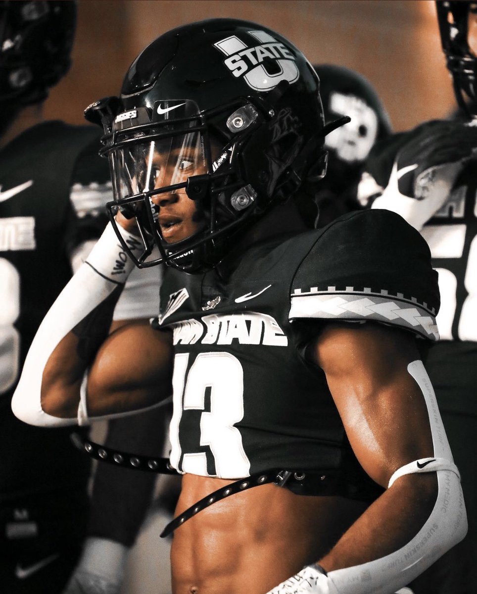 #AGTG Blessed to receive an offer from Utah State University!! #AggiesAllTheWay #USUAggies <a href="/CoachBanda/">Ephraim Banda</a> <a href="/CoachDEllis1914/">Coach Dom Ellis M.Ed.</a> @TrueBuzzFB <a href="/TrustMyEyesO/">⭕️FFERTUNITY</a> <a href="/illbill03/">Bryan Leonard</a> <a href="/Perroni247/">Brian Perroni</a> <a href="/BHoward_11/">Brandon Howard</a>