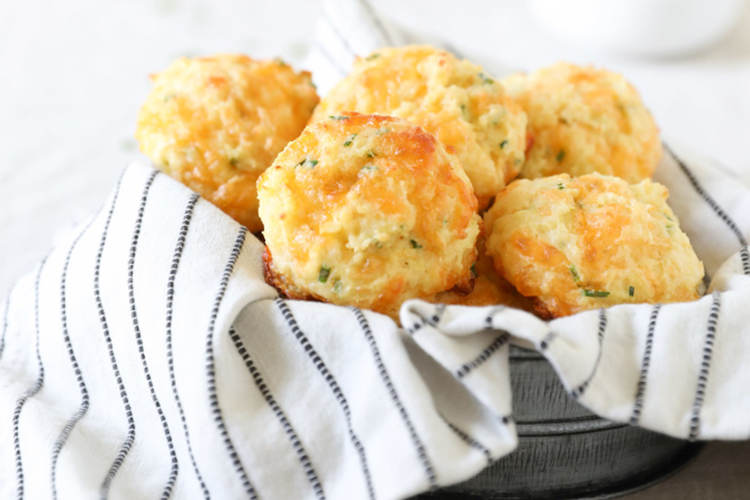 Lighten up a Southern classic with Cauliflower Cheddar Biscuits. 

ncfieldfamily.org/food/cauliflow…