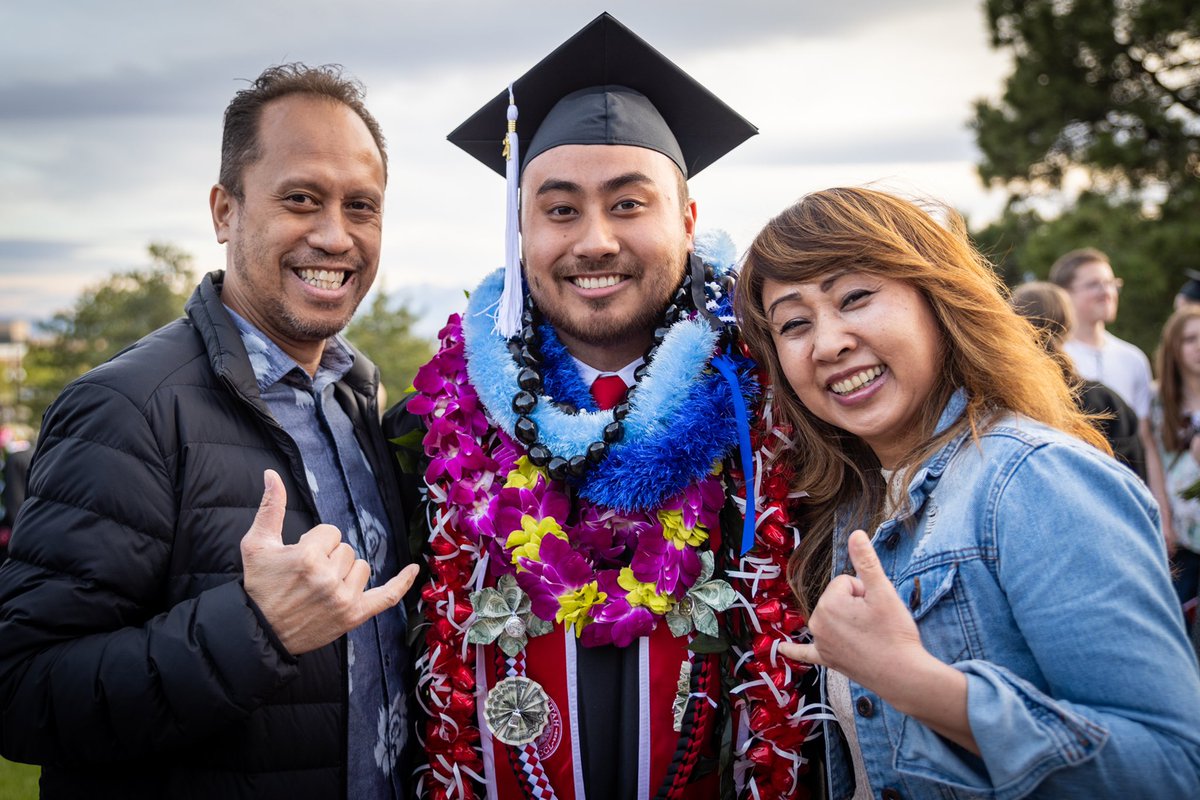 UUtah's tweet photo. #tbt to last week and the largest graduating classโ8,609 studentsโin the history of the University of Utah! #UtahGrad22 ๐
Check out some of the highlights: https://t.co/nFpCR9leG1 https://t.co/aWPClU8acc
