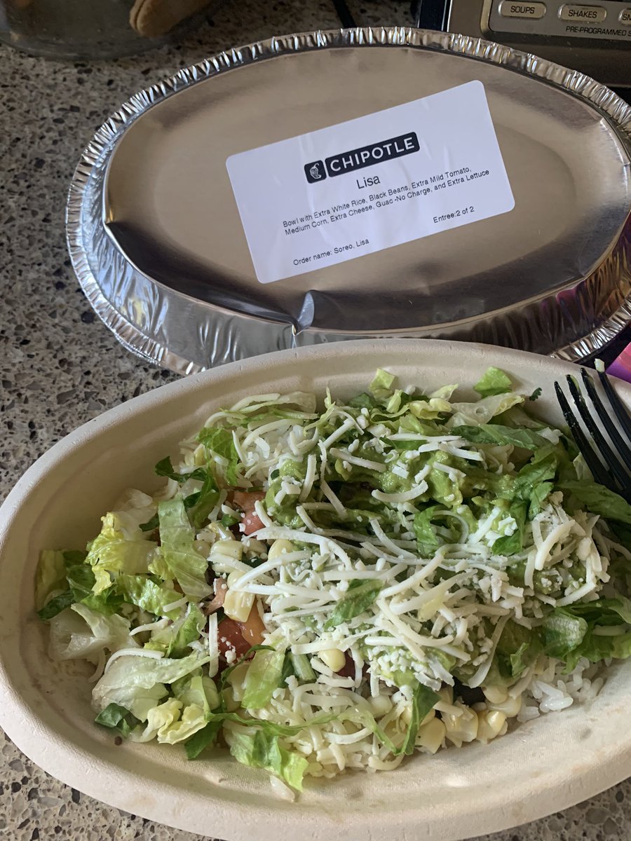 LSoreo's tweet photo. @ChipotleTweets might want to add triple cause your extra is really a single.. Especially when it’s a veggie. So disappointed https://t.co/vnsZmV45c1