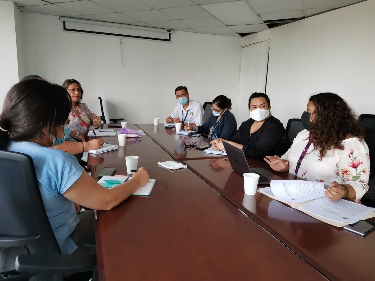Coledemujeres's tweet photo. La @FadJuventud, la @PGR_SV y La @Colecfeminista inician el trabajo en conjunto a fin de fortalecer la Unidad de Atención Especializada a Mujeres, este apoyo se realizará con equipamiento para mejorar la atención a las usuarias. https://t.co/Pq0IMJTxCE