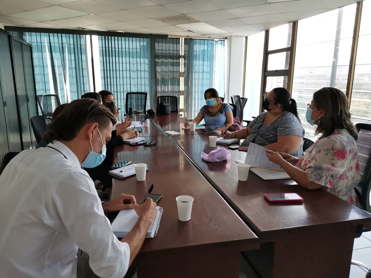 Coledemujeres's tweet photo. La @FadJuventud, la @PGR_SV y La @Colecfeminista inician el trabajo en conjunto a fin de fortalecer la Unidad de Atención Especializada a Mujeres, este apoyo se realizará con equipamiento para mejorar la atención a las usuarias. https://t.co/Pq0IMJTxCE