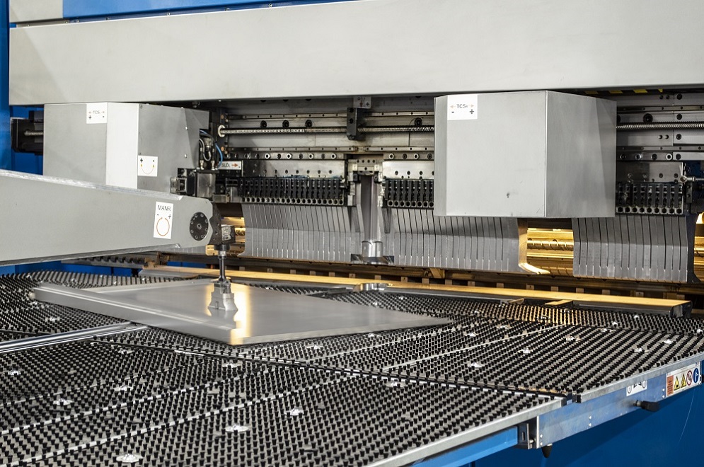 fabricating's tweet photo. When does a fab shop adopt panel bending technology? Let's check with a metal fabricator and find out: https://t.co/h3NjdNm9Kt
#fabricating #metalfabricating #panelbending #forming https://t.co/0HOPn6pZUI