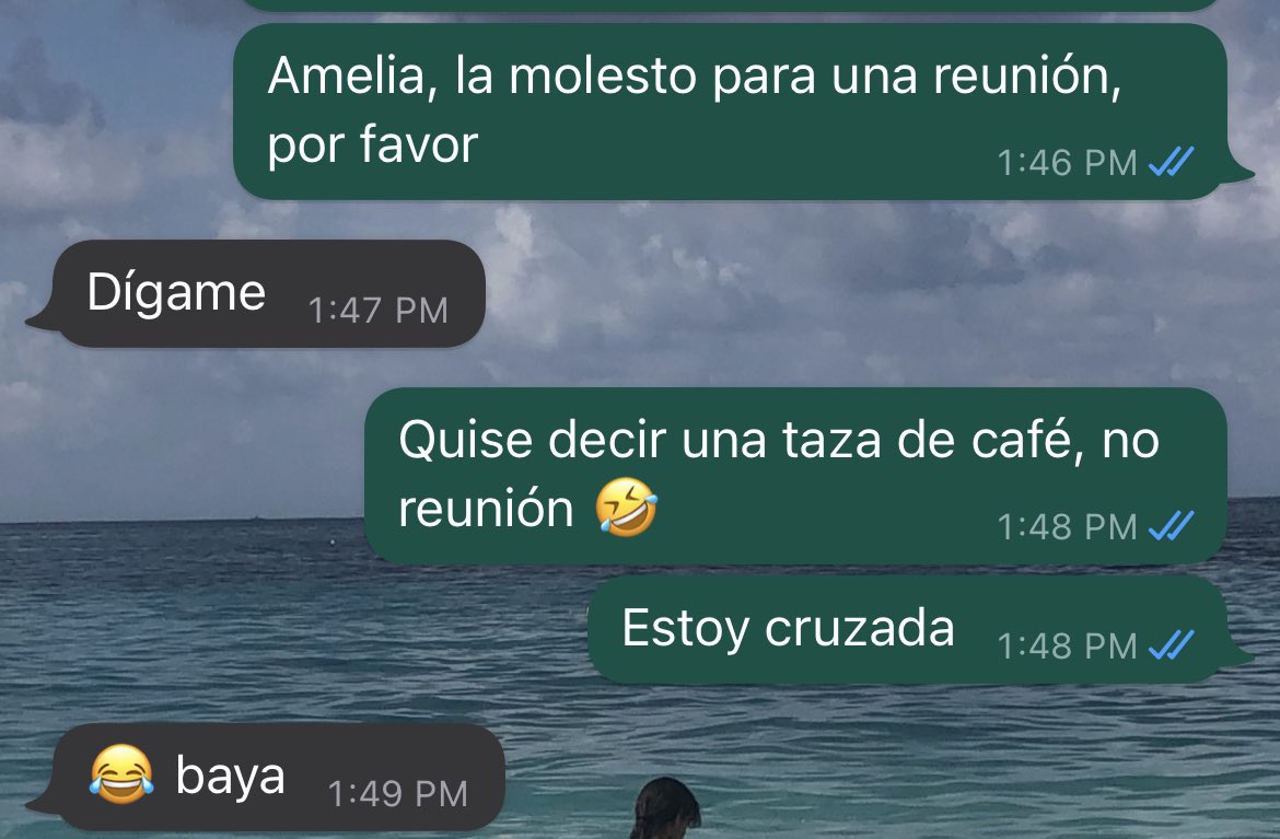 MayraArana's tweet photo. Esto es grave… la palabra “reunión” predomina en mi cerebro 🥴. Hoy a sido uno de esos días en que no he dejado mi escritorio ni para hacerme un café 😔 #burnout #reunionitis https://t.co/QkY1qmDbvZ