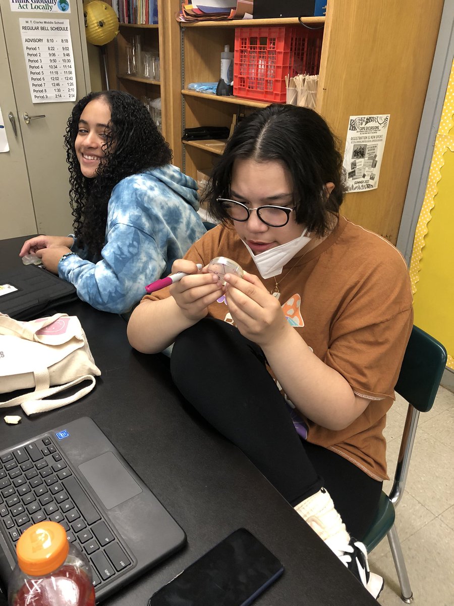 WenWanso's tweet photo. 🧬 Day 3 ✅ Counting Bacteria on our 🧫 @BioRadLifeSci Out of the Blue lab @WTClarkeMS @jmiraglia31 🧫🔵➡️⚪️✅ 🧫🔵➡️🔵✅ #science #bacteria #experiment #CRISPR #analysistime #sciencerocks ❣️ https://t.co/0b91E0sulM