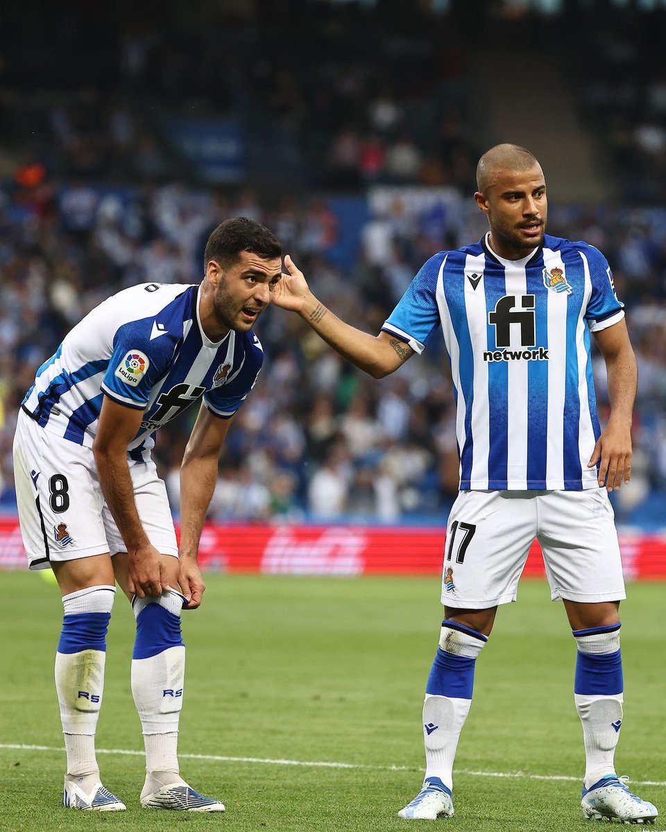 Rafinha's tweet photo. Bi geratzen dira. Helburu handiaren bila orain. Goazen @RealSociedad https://t.co/AyMYB3SgdG