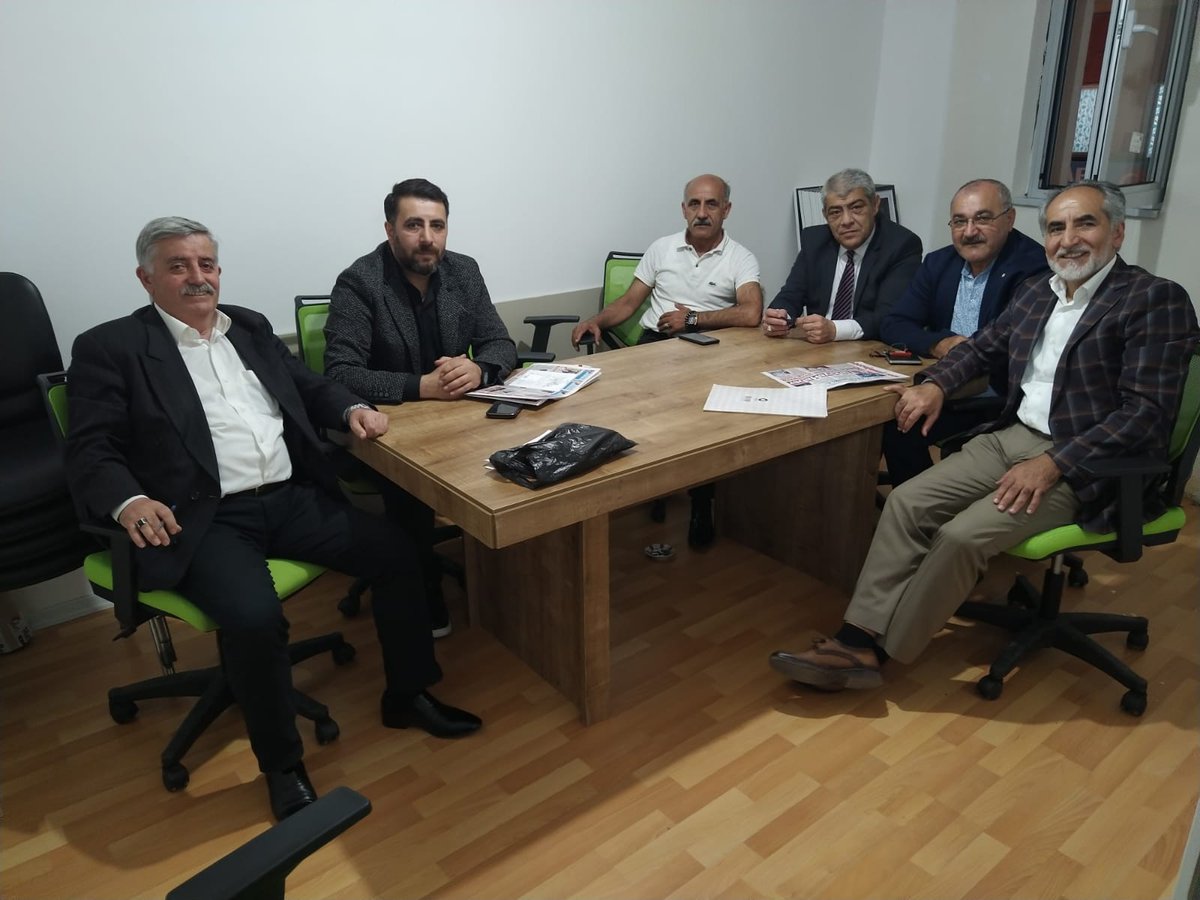 OsmanToraman's tweet photo. Erzurum Konfederasyonu - ERKON
🇹🇷🇹🇷🇹🇷🇹🇷
Yönetim Kurulu Aylık Olağan toplantısından sonra dost sohbeti...
#BizBirlikteGüclüyüz
#İlkemizBenDeğilBiz
#ErkonDağınıklığaSon
#ERDEFTV
#erdef
#erkon https://t.co/BXQDzOHyVP