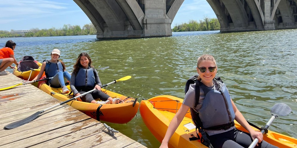 GeorgetownELC's tweet photo. ELC took advantage of Washington's beautiful spring weather with a kayaking trip on the Potomac River! Potomac kayaking is a Georgetown tradition, and our students enjoyed getting out in nature and learning how to paddle.

#GeorgetownELC 
#meetelcstudents 
#StudyWithUS
#potomac https://t.co/CqHXszHcUT