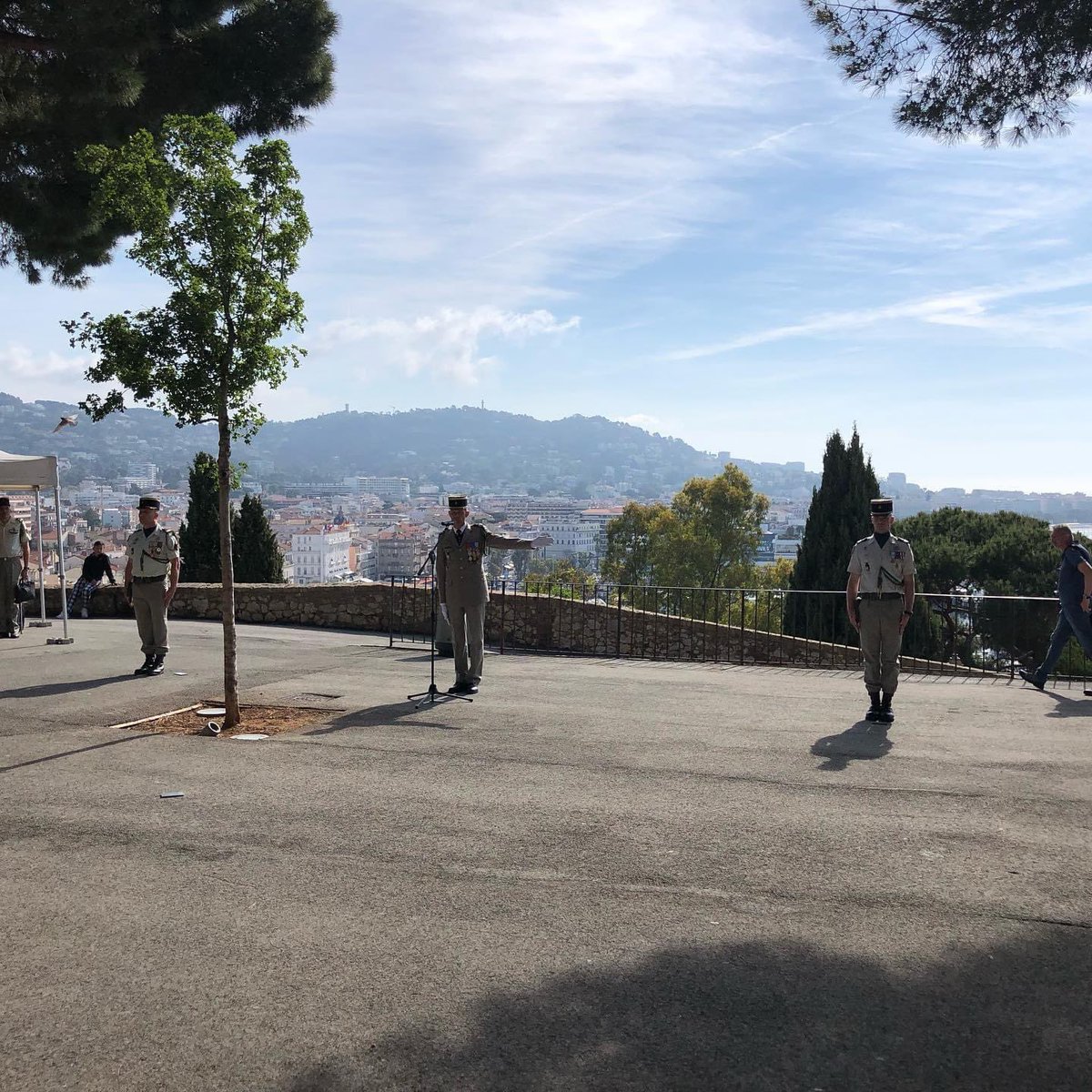 CDC3RAMa's tweet image. Au cours d’une solennelle cérémonie à @villecannes, les Éléphants de la batterie de commandement et de logistique du #3RAMa ont changé de chef. Bon vent, belle mer et bravo au Cne Gilbert. Félicitations au Cne Christopher et en avant ! 🐘👊🏼