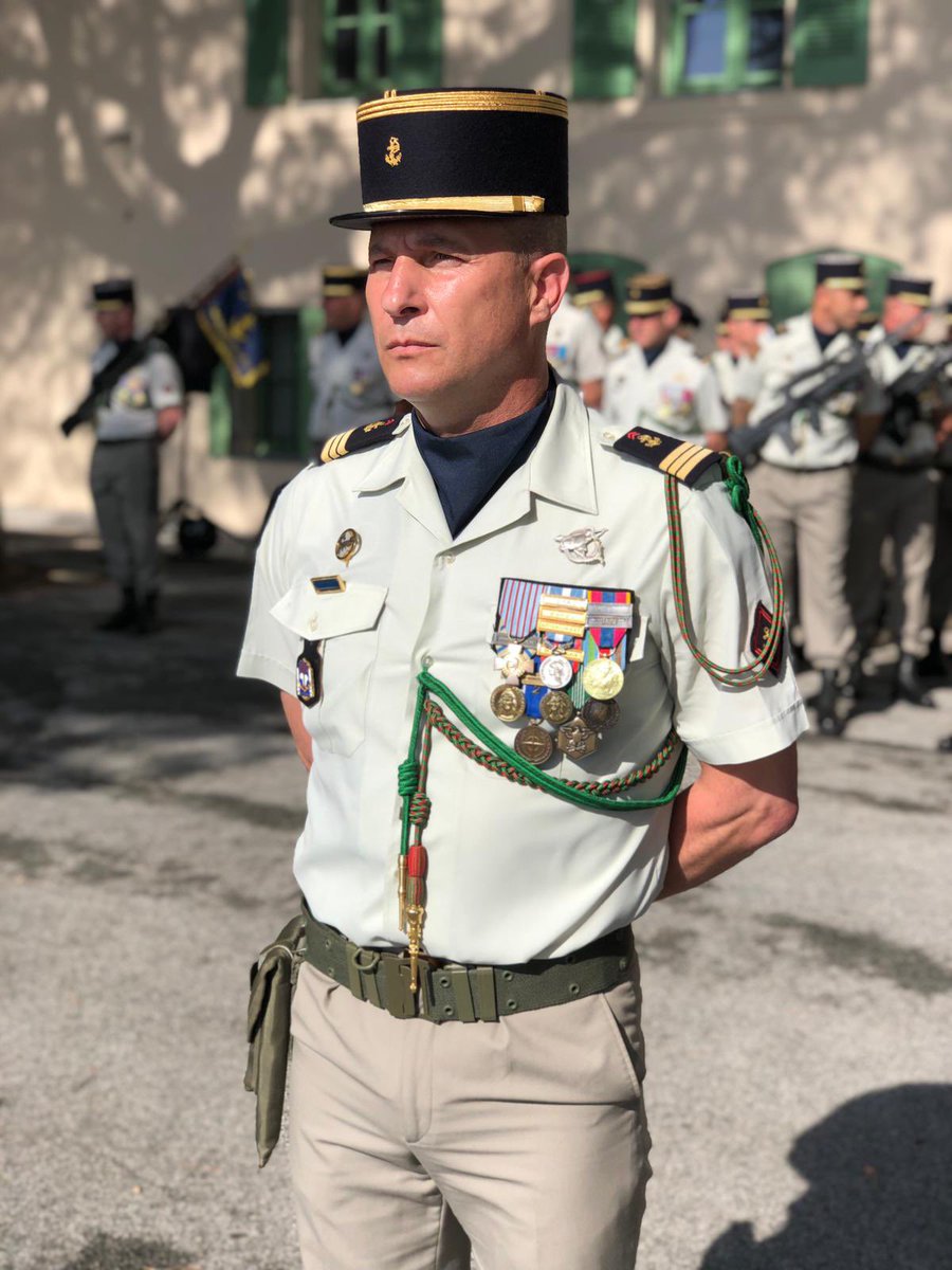 CDC3RAMa's tweet image. Au cours d’une solennelle cérémonie à @villecannes, les Éléphants de la batterie de commandement et de logistique du #3RAMa ont changé de chef. Bon vent, belle mer et bravo au Cne Gilbert. Félicitations au Cne Christopher et en avant ! 🐘👊🏼