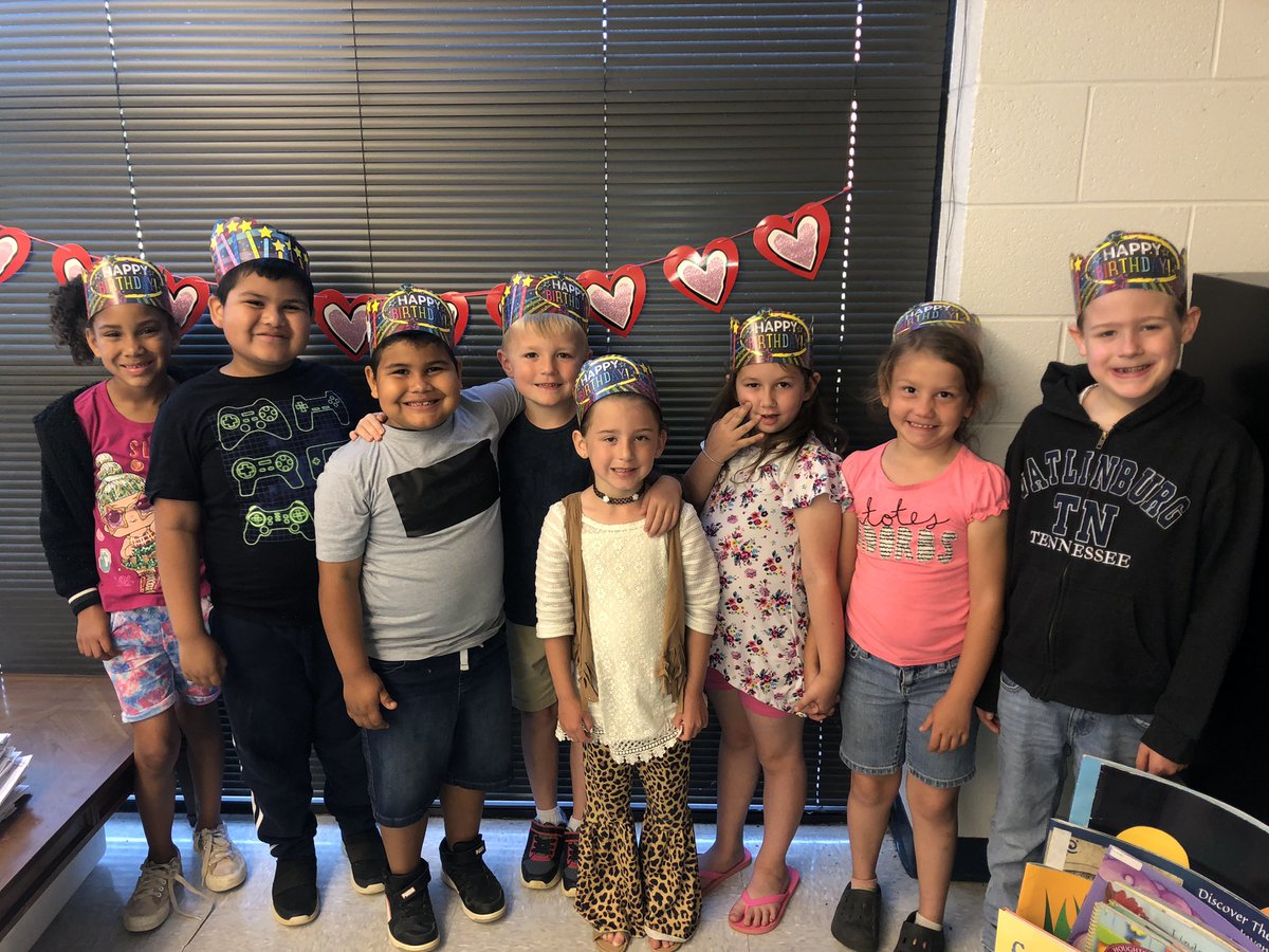 BoshersBlake's tweet photo. We celebrated the “summer birthdays” today! We made sure to make them feel extra special since we won’t be in school on their actual birthdays over the break.❤️ @OGEStigercubs https://t.co/W56YOhwlUL