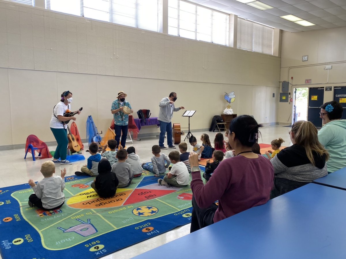 GJUESD's tweet photo. @GJUESD Fairsite Preschool students enjoying an enriching cultural presentation from Cascada de Flores. #FairsiteFireflies 
Los estudiantes del Preescolar de Fairsite disfrutando de una enriquecedora presentación cultural dada por Cascada de Flores #FairsiteLuciérnagas https://t.co/JvXRJYJVfn