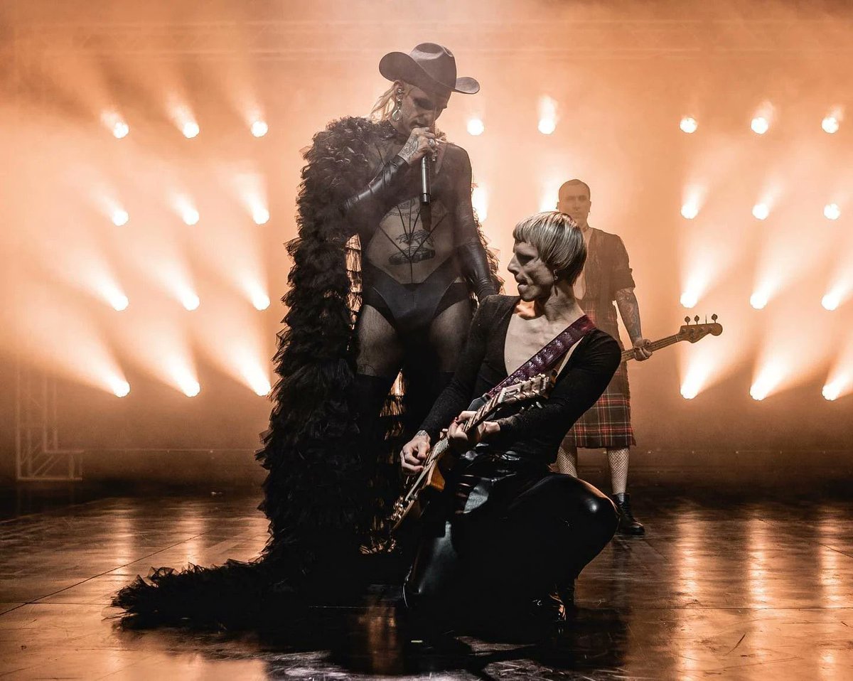 zvccherofilato's tweet photo. COSA VI SIETE LASCIATI SFUGGIRE INGRATI #EUROVISION https://t.co/ifME8FCBFQ