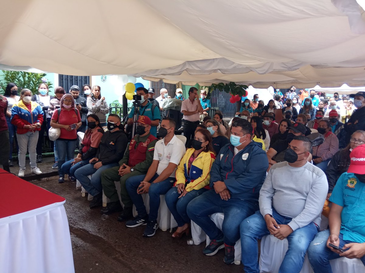 fundaproaltach1's tweet photo. Inaguracion de la BMS Zapatoca en el Municipio Cardenas dónde se realizó despliegue del sistema de  misiones y grandes Misiones,dónde la alcaldesa y su equipo y la presidenta del consejo legislativo dieron inicio a la inaguracion.
@NicolasMaduro 
@PedroMelendez86 
@FreddyBernal https://t.co/Hbnu8xqP3a