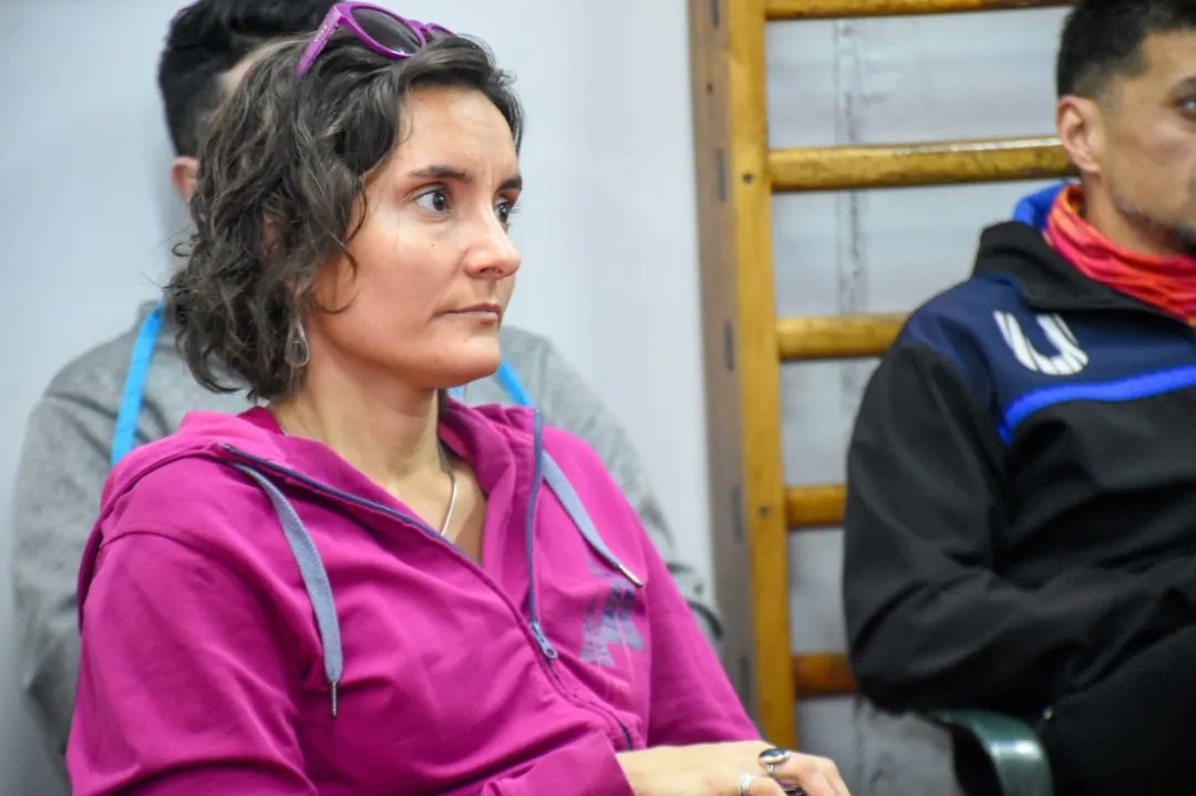 imdushuaia's tweet photo. CAPACITACIÓN A LOS DOCENTES Y  ENTRENADORES DEL INSTITUTO MUNICIPAL DE DEPORTES. 

Llevamos adelante la capacitación de entrenamiento de fuerza en el salón de musculación, del Microestadio Cochocho Vargas, de la que participan docentes y entrenadores del IMD. 
@WalterVuotoTDF https://t.co/K9pBtFWohc