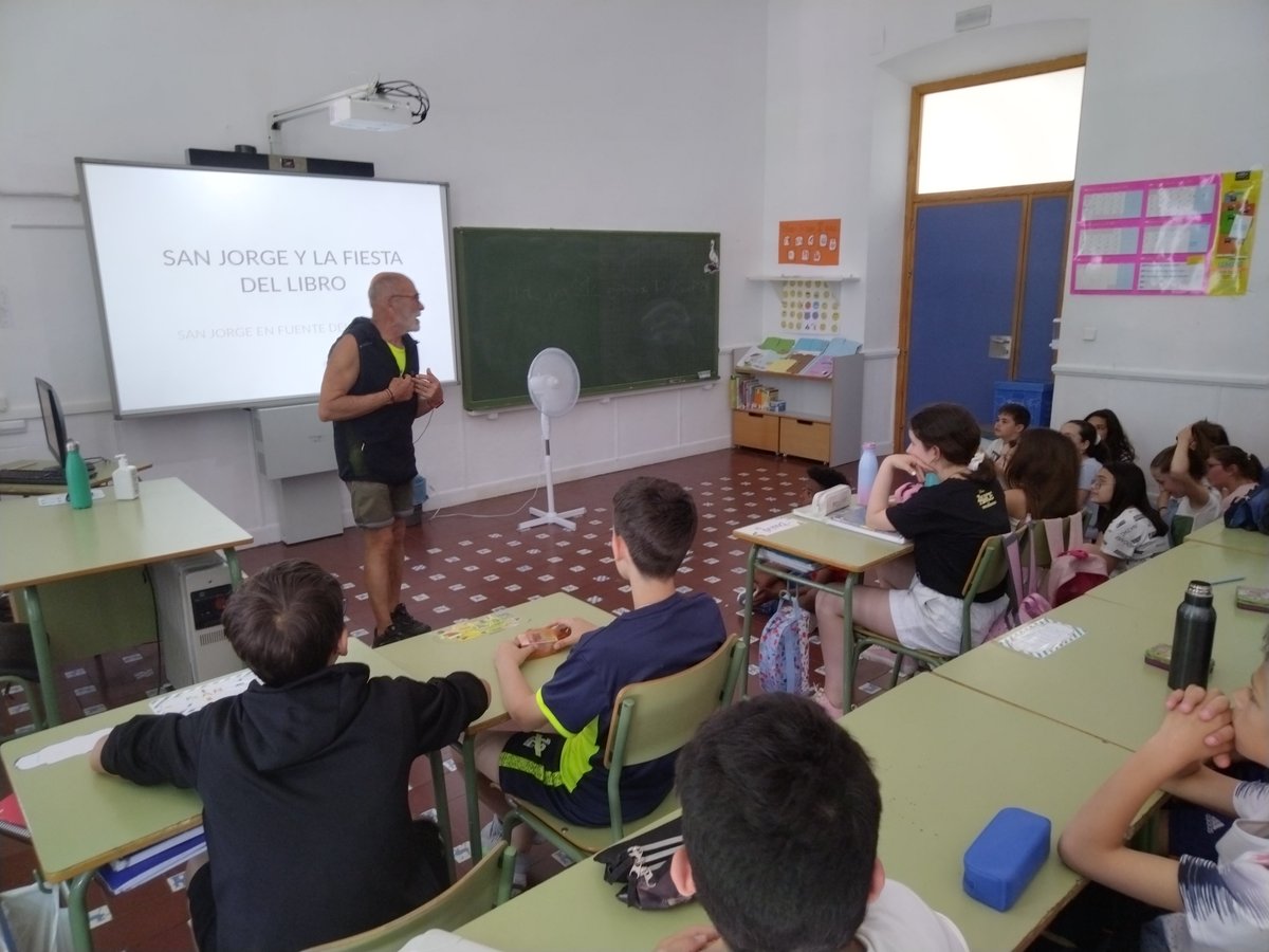 san_calasanz's tweet photo. Hoy nos ha acompañado Joaquín Pascual, Kimet. Interesantísima charla. Como siempre, un placer compartir experiencias contigo. https://t.co/GtC0tQUkCP