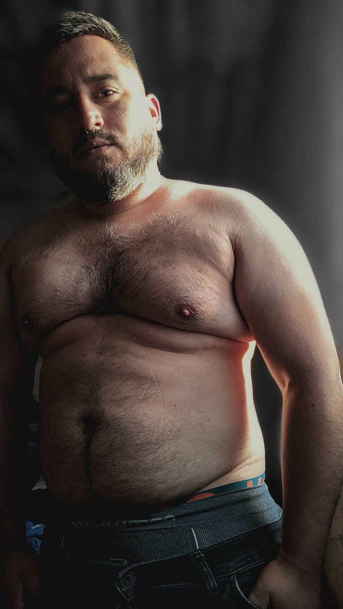 lgsusbear's tweet photo. Sí, me levanté de la siesta con la marca de la sábana en la panza 😪 https://t.co/nYBOZlRKRr