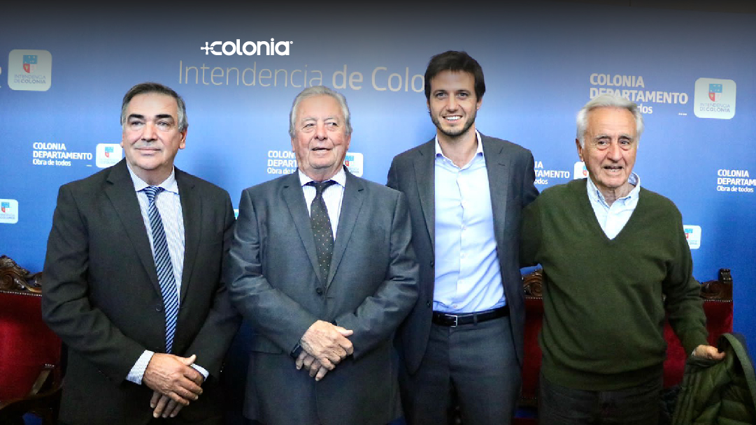 mascolonia_ok's tweet photo. ✍️ El intendente de Colonia, Carlos Moreira, firmó con @EBastitta  y Carlos Bastitta, de +Colonia, el Contrato Plan, que da marco legal y formaliza el desarrollo del polo mundial de la industria del conocimiento en Latinoamérica.

¡El futuro está +Cerca que nunca! https://t.co/yuK3eQjlhr