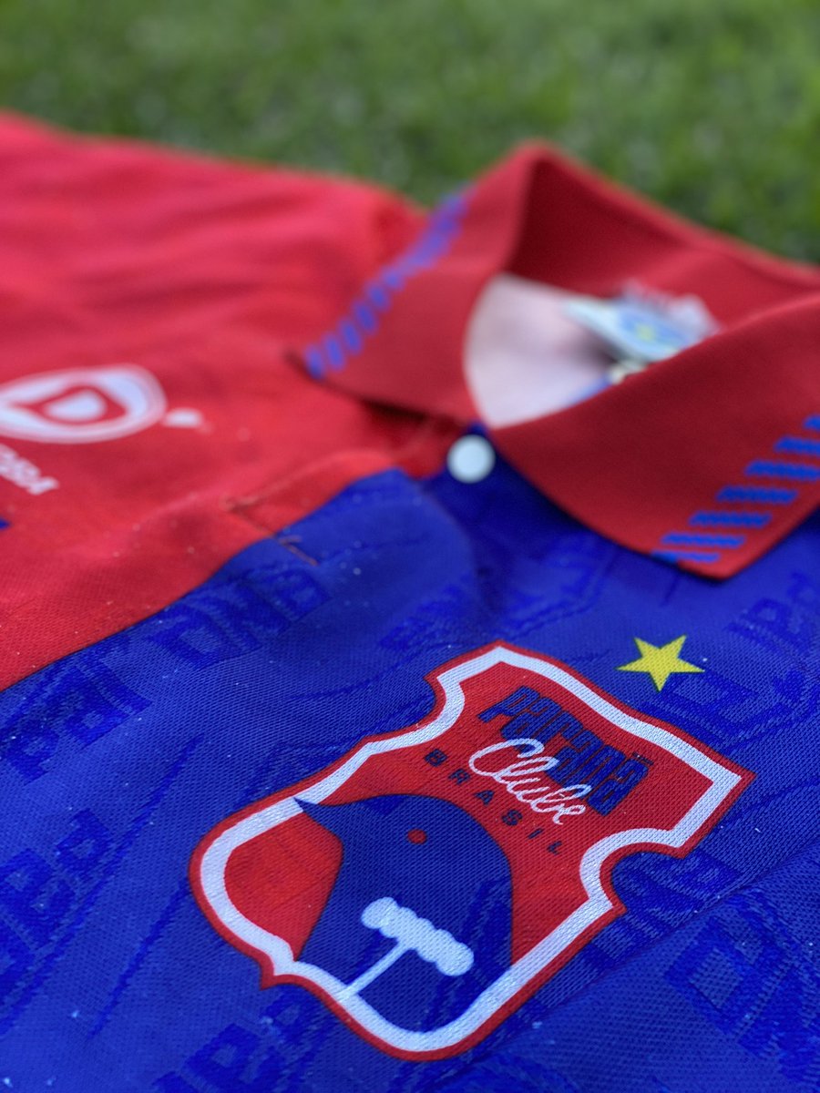 Carlos_Albach's tweet photo. Lovely crest from one of the biggest @AthleticoPR rival. @ParanaClube 1994 home shirt right from multiple trophies golden era (93 to 97) #ParanaClube #Tricolordavila #Parana #Triodeferro #Curitiba obrigado @futclassicsbr https://t.co/8oYdIhspDm
