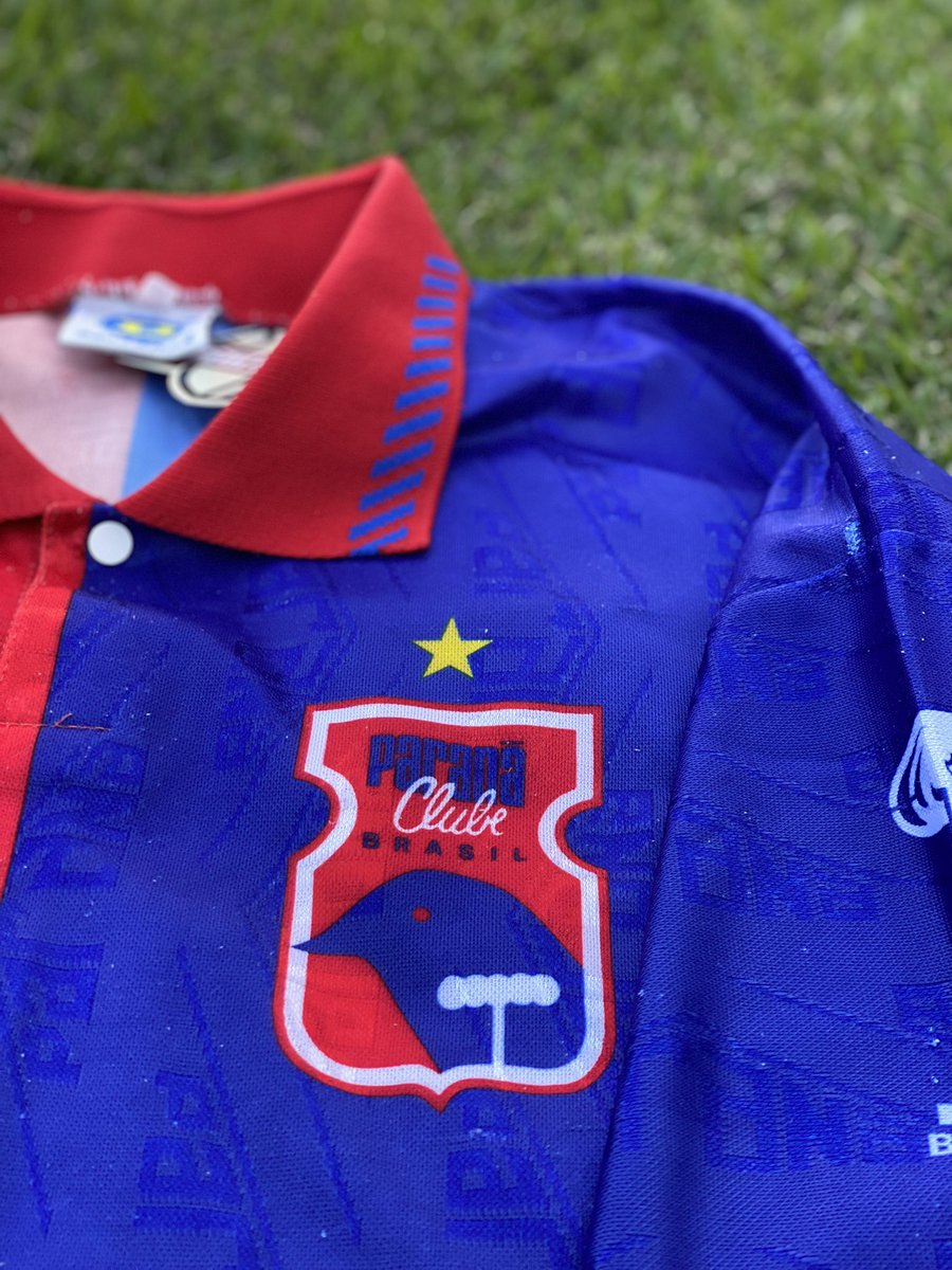 Carlos_Albach's tweet photo. Lovely crest from one of the biggest @AthleticoPR rival. @ParanaClube 1994 home shirt right from multiple trophies golden era (93 to 97) #ParanaClube #Tricolordavila #Parana #Triodeferro #Curitiba obrigado @futclassicsbr https://t.co/8oYdIhspDm