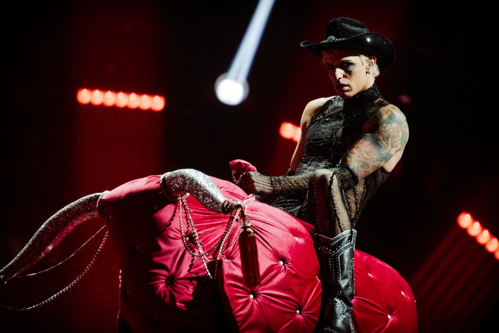 ItsMalbert's tweet photo. IMPERDONABLE QUE EL PEDAZO SHOW DE SAN MARINO NO HAYA PASADO A LA FINAL, esto es un robo, una falta de respeto. #EUROVISION #EuroSemi2 #eurovisionRTVE https://t.co/ulRb3u4GYm