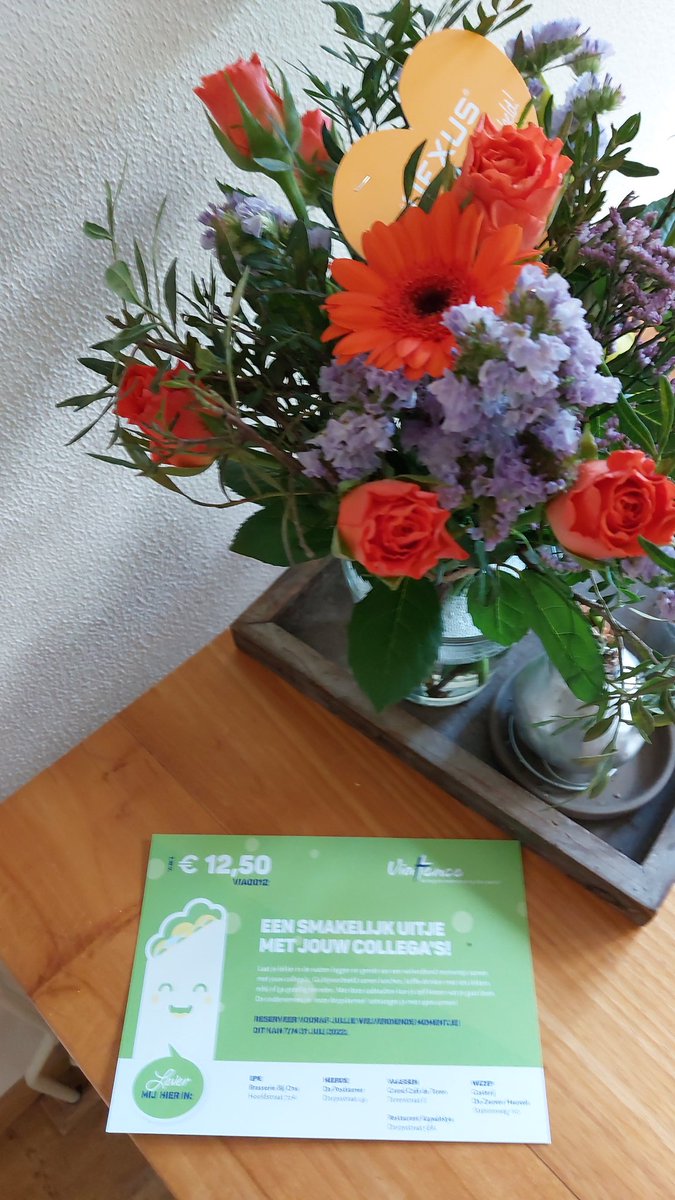 rita231971's tweet photo. Super verwend op de dag van de verpleging. 
Bos bloemen van Nexus en een bon van Viattence. # waardering is fijn!! https://t.co/2LoHPrgfLb
