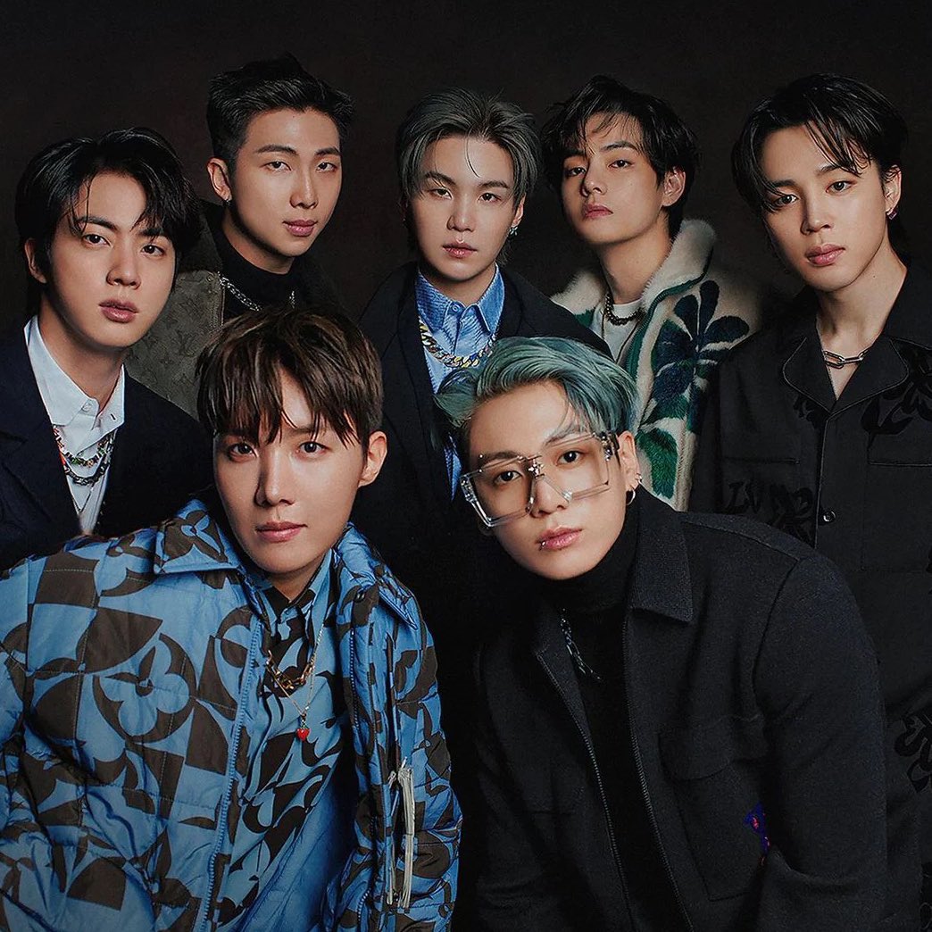 PopBase's tweet photo. Forbes Korea's power celebrities 2022:

#1. BTS
#2. BLACKPINK 
#3. Son Heung-min
#4. Ryu Hyun-jin
#5. Lee Chan-won https://t.co/3IgxFnVGWu