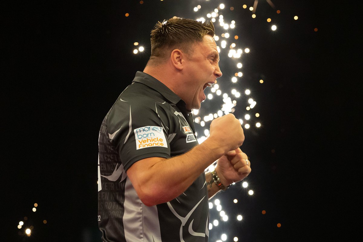 OfficialPDC's tweet photo. Picture perfect evening in Sheffield for Gerwyn Price 📸 https://t.co/7r7F1Eoyt5