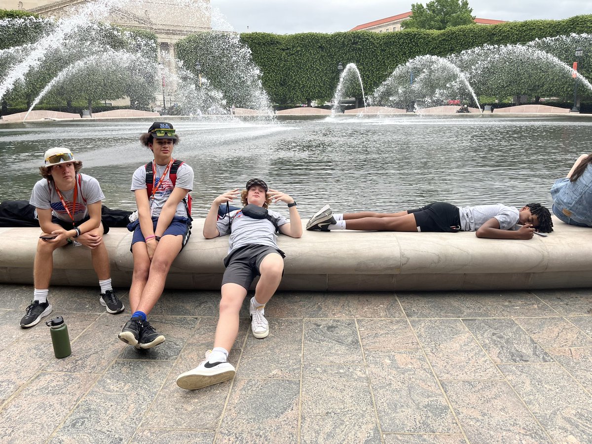 todd_helline's tweet photo. This is what Thursday of DC week looks like! https://t.co/lyR2wmLKVA