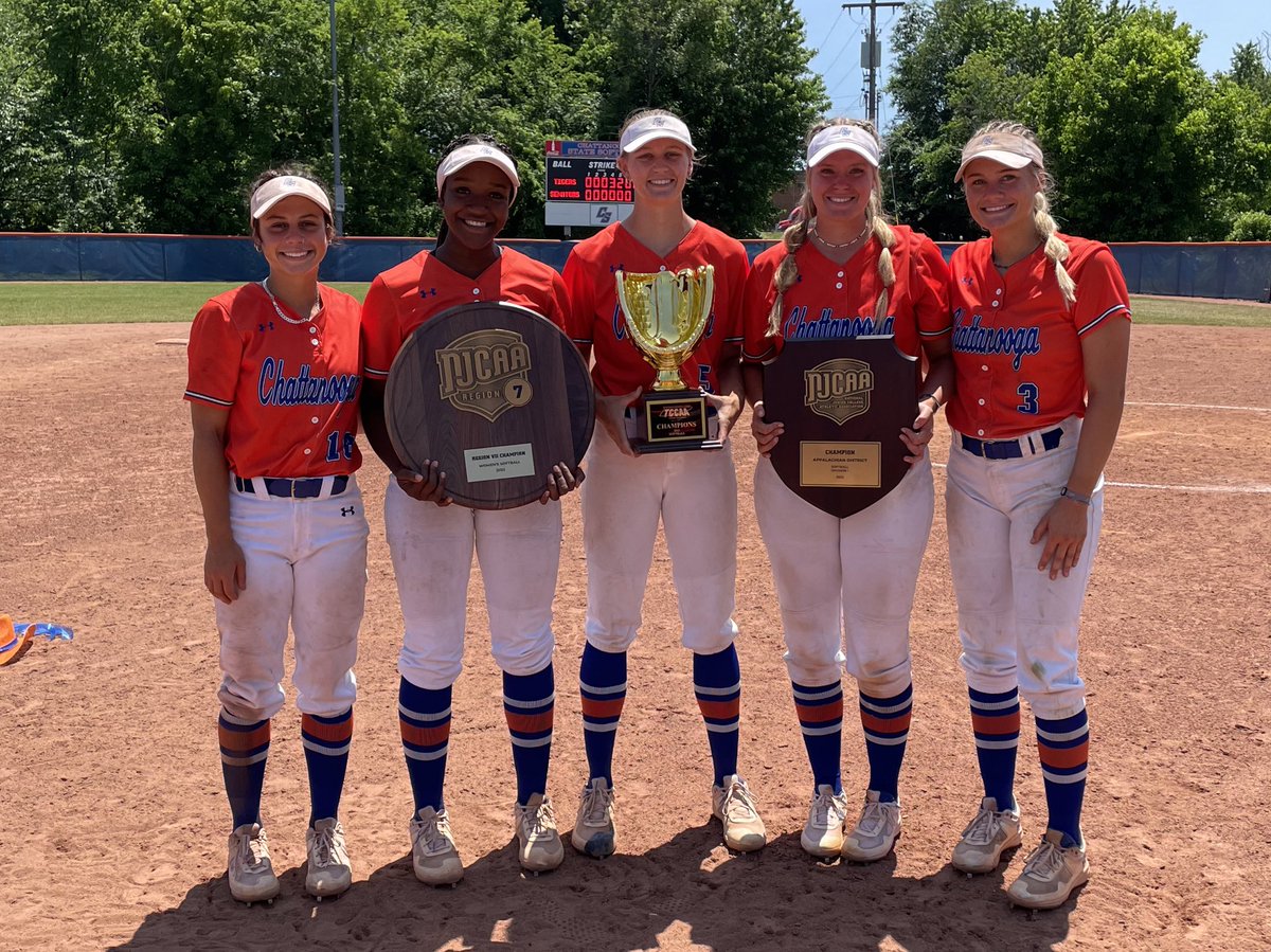 CS_Tigers_SB's tweet photo. Congrats to our 1st Team All-Region recipients. 👏🏼👏🏼👏🏼 Sam Ryan - Pitcher, Maggie Knight - Catcher, Jade Gainer &amp; Camryn Cernuto - Infield, Katlin Leverette - Outfield. https://t.co/PM1HRWq0gg