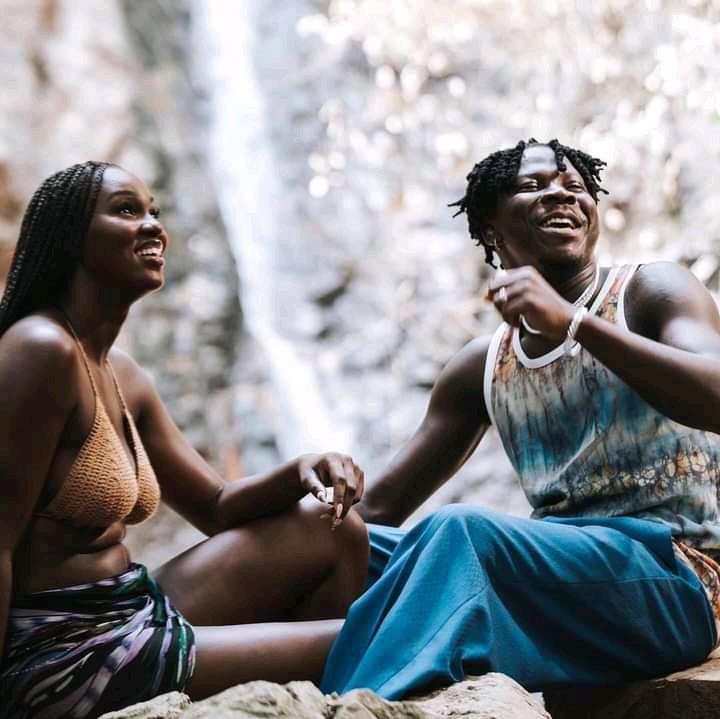 csmuonline_news's tweet photo. The official video of the song #Therapy by the newly signee of @defjam the 6star heavyweight superstar @stonebwoy drops tomorrow
Get ready, 🐜 cipate
#TherapyVideo #csupdates #csmu #music #ghana #AfricaToTheWorld https://t.co/nYE1FCoV66