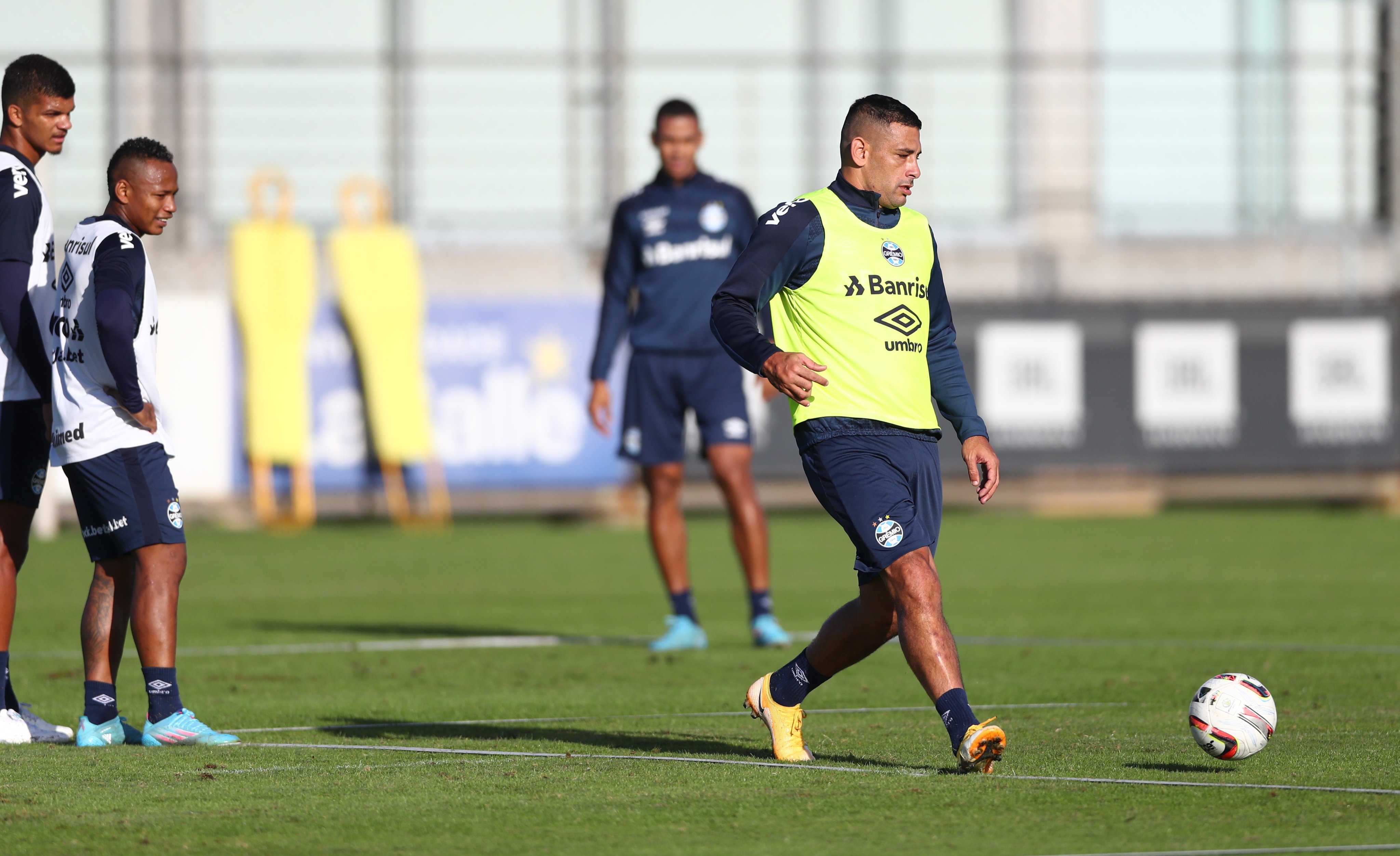 Roger indica provável Grêmio para enfrentar o Ituano