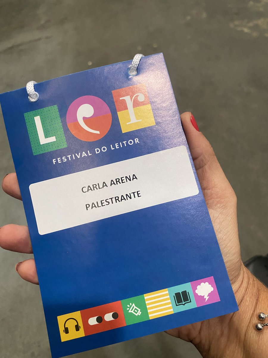 amplificaon's tweet photo. Hoje a @carlaarena fez uma ponte para o Rio de Janeiro onde participou do LER @lersalaocarioca. CTRL F5: um reboot digital para educadores. Multiletramentos para uma nova educação, foi a o tema da sua palestra. #amplificatododia #VEMpraLER https://t.co/sjTiAsiJNI