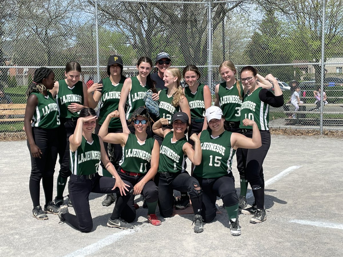 LapierreSonia's tweet photo. Une autre belle victoire sous la chaleur d’été  pour l’équipe féminine de softball EJL. Bravo les filles 16-3 contre Walkerville. Super fière de votre belle gang. @ESCEJL https://t.co/ZedUVmhVfV