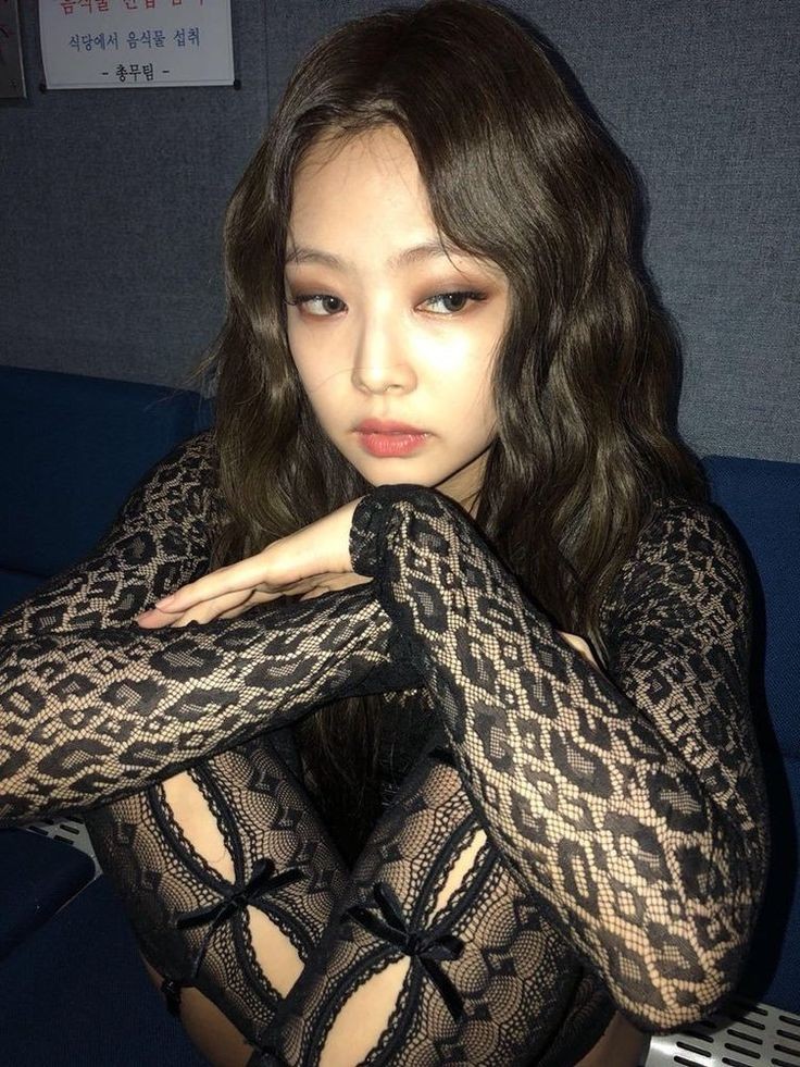 G0THRUBY's tweet photo. this jennie kim everyone’s crush https://t.co/BLPR8pJA7J