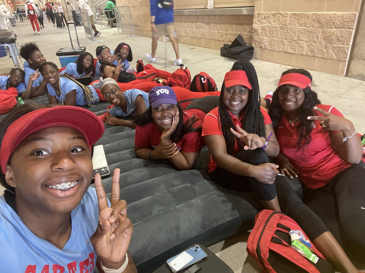 Patiently waiting and relaxing beige it’s go time!@TXMileSplit <a href="/TTFCA/">TTFCA</a> <a href="/dallasathletics/">Dallas ISD Athletics</a>