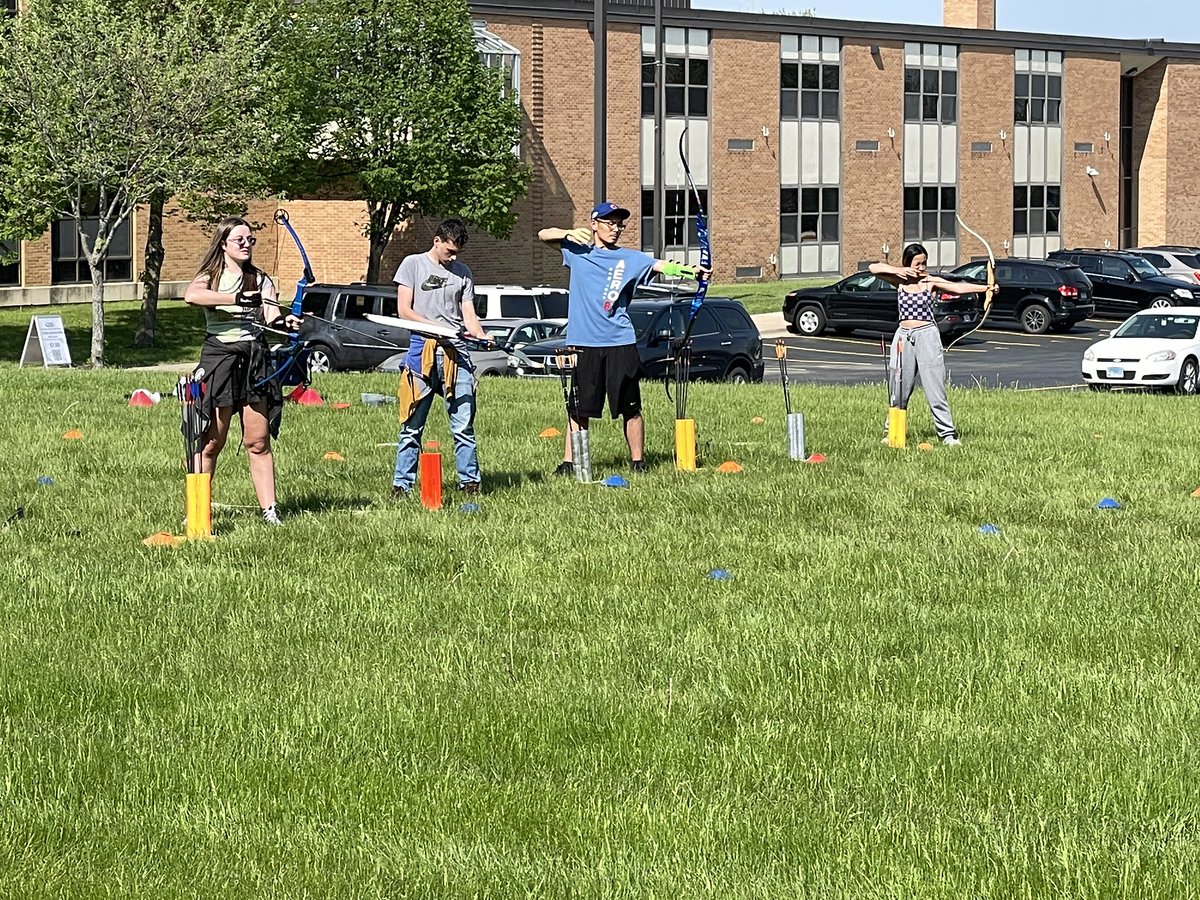fjmatasart's tweet photo. LPHS Archery getting some target time now that the weather is so nice #wearelakepsrk #LPHSArchery https://t.co/lDhmbFM8y2