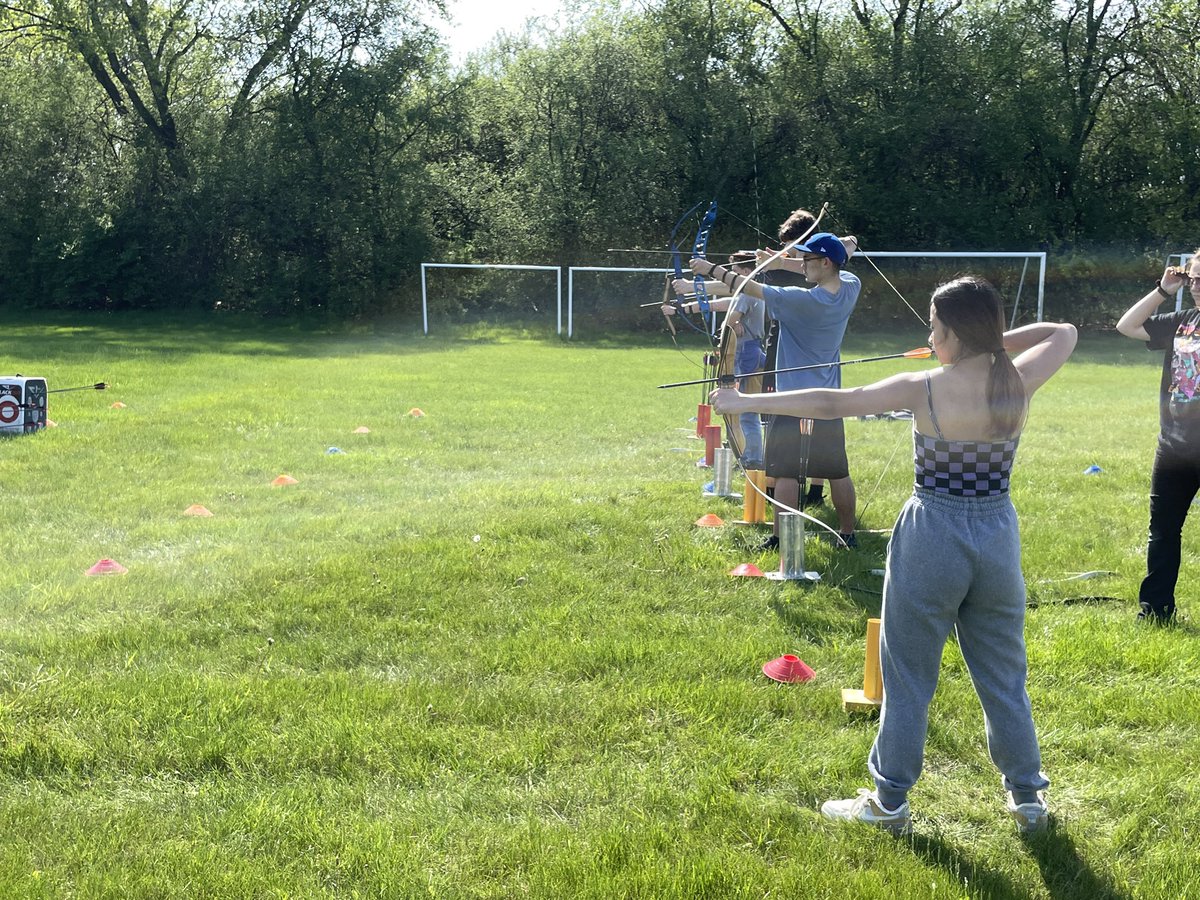 fjmatasart's tweet photo. LPHS Archery getting some target time now that the weather is so nice #wearelakepsrk #LPHSArchery https://t.co/lDhmbFM8y2