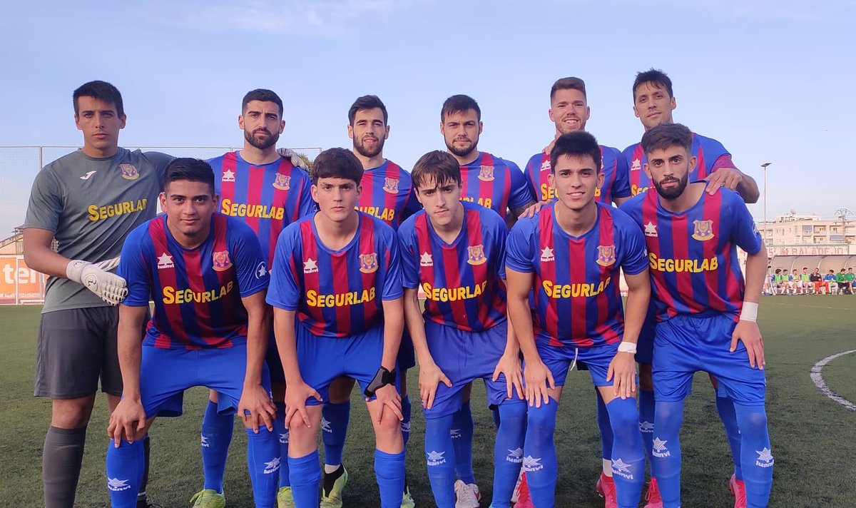 almoradi_club's tweet photo. #JORNADA30!
#CDAlmoradi 1 🆚 2 @CreviDvo
Hasta el último partido, hasta el último instante este equipo defendió con fuerza y honor el escudo de un equipo, de una ciudad y de una afición.
Gracias afición por estar también hay hasta el final.
#VamosAlmoradi 💙❤️ https://t.co/CNipqJocbc