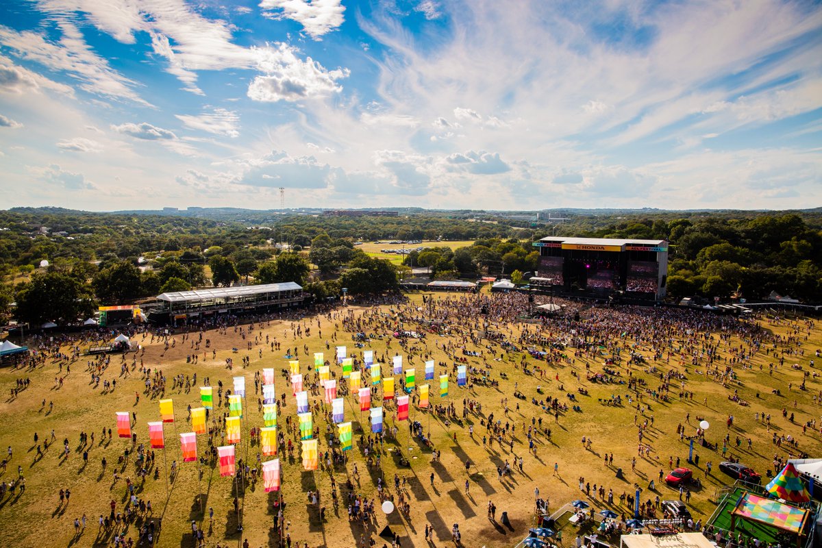 aclfestival's tweet photo. Cowboy take me away... to Austin, Texas! 🤠 @thechicks https://t.co/8ZFENJ60CB