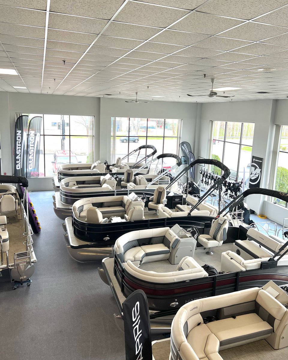 USAMarineInc1's tweet photo. Looking good 😎
#pontoon #boat #boating 
@HarrisBoats https://t.co/mkfc4zwjN9