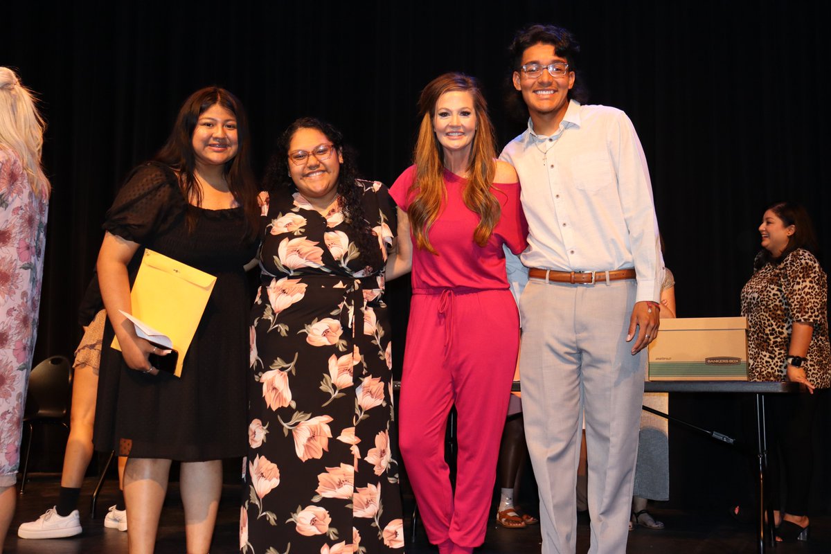 WacoISD's tweet image. Congrats to all the GWAMA and GWAHCA seniors recognized this week! Students received certificates, medals, and graduation cords. These students represent countless hours of work-based learning experiences. We are proud that they are the #WorkforceOfTheFuture!