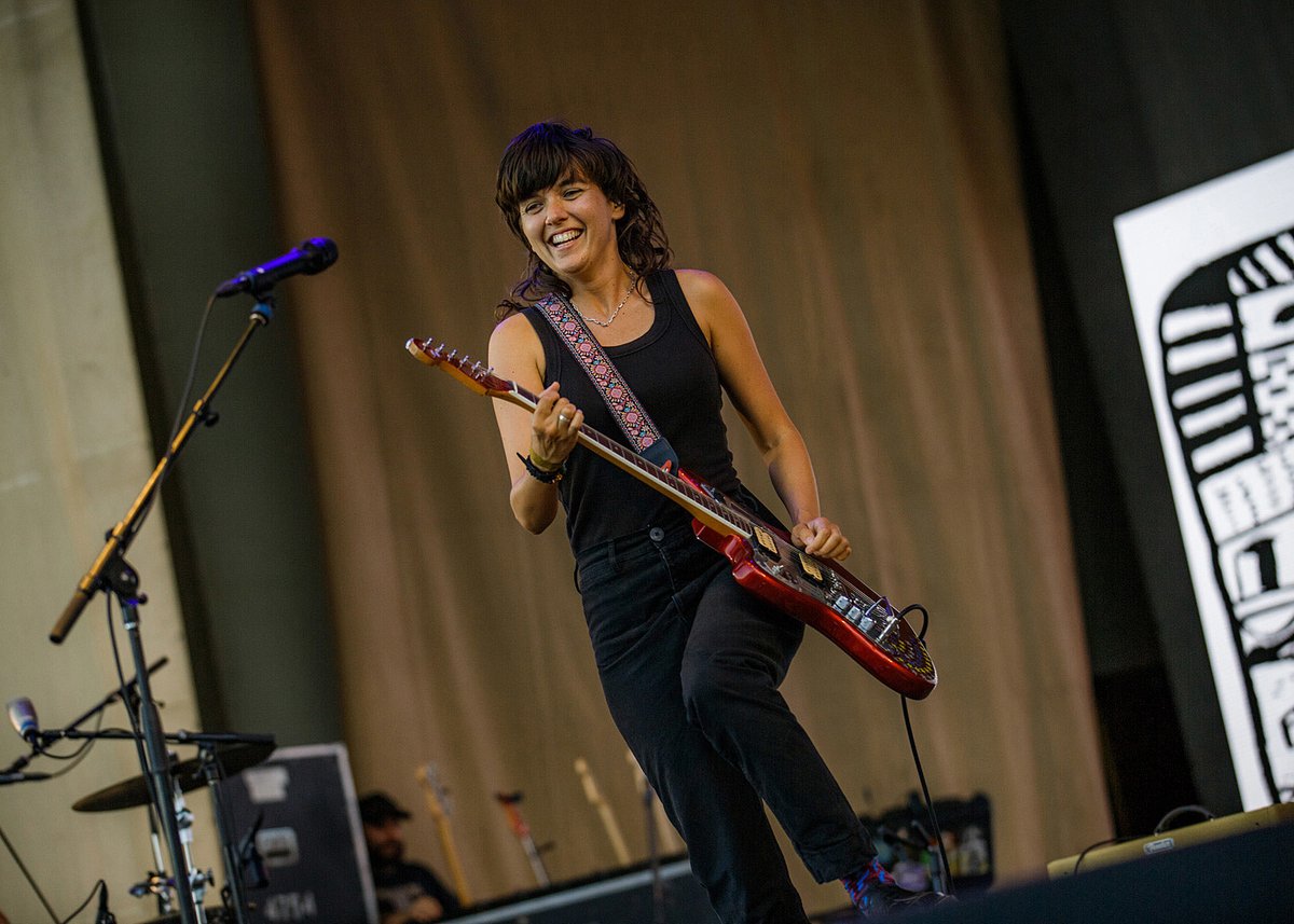 Courtney Barnett announces a NY "Shine a Light" benefit show: brooklynvegan.com/courtney-barne…