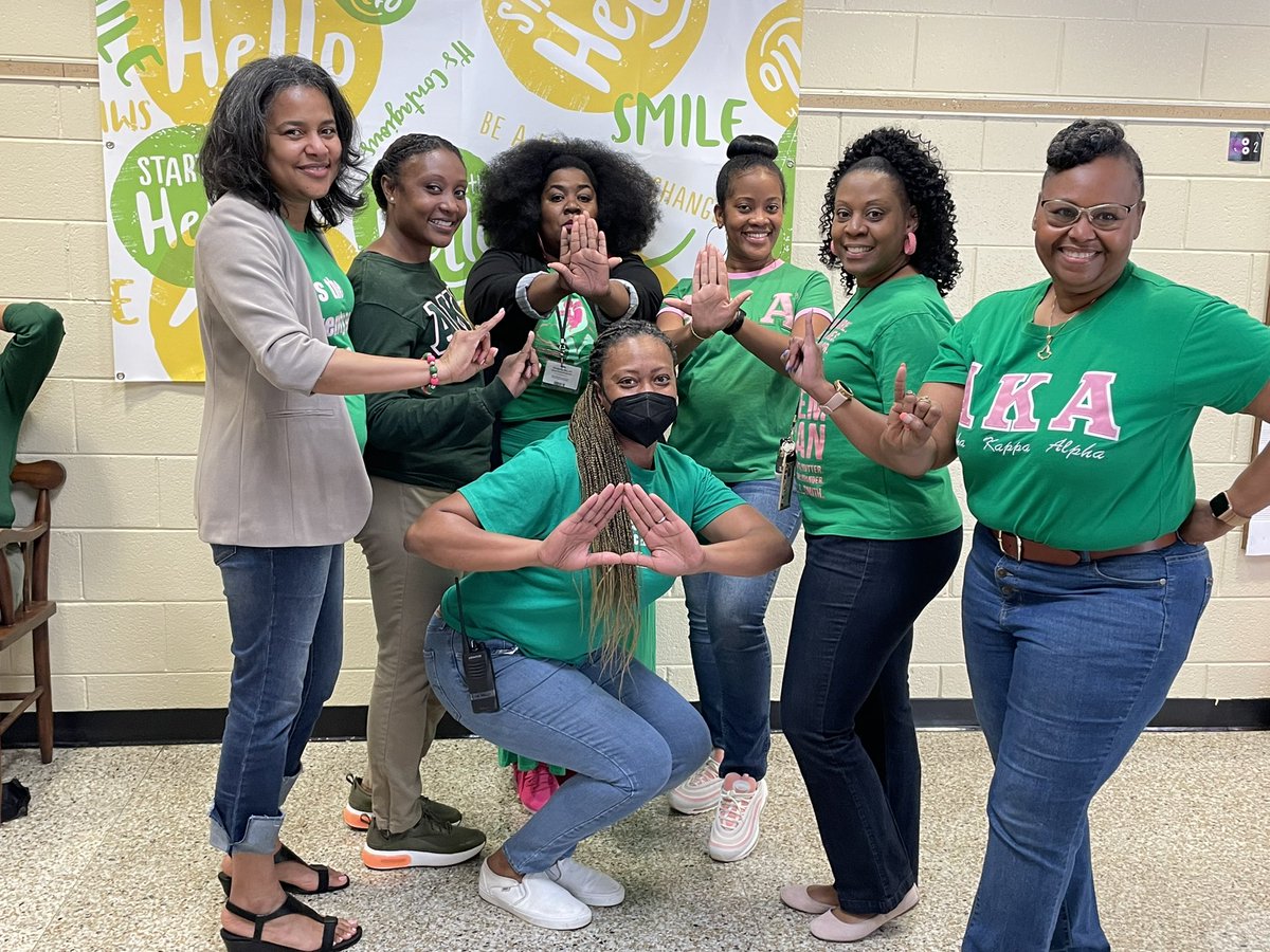 DrAShowers's tweet photo. Today’s #GAMilestones theme required everyone to wear green bc “they’ll be green with envy when they see our scores”. Well, what is green without pink? 💗💚 @khammonds5 @DMills01 https://t.co/Y7jZgrFh0W