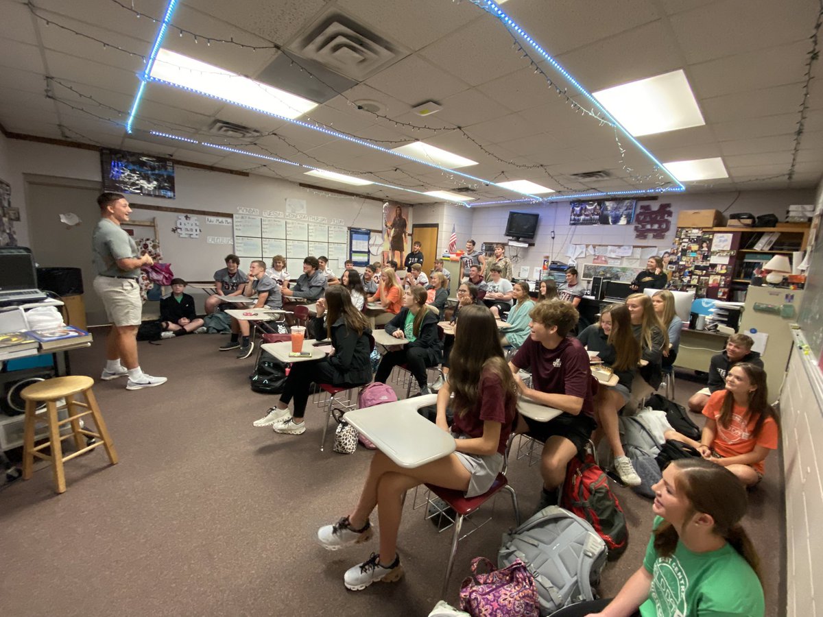 ECHSFCA's tweet photo. Thank you @poplarville_fca for sharing @TuckerSethSmith with @ECHSFCA this morning. He brought an excellent message about praising God even through adversity. #MissThatMan!! https://t.co/kAYn6u1Dhc