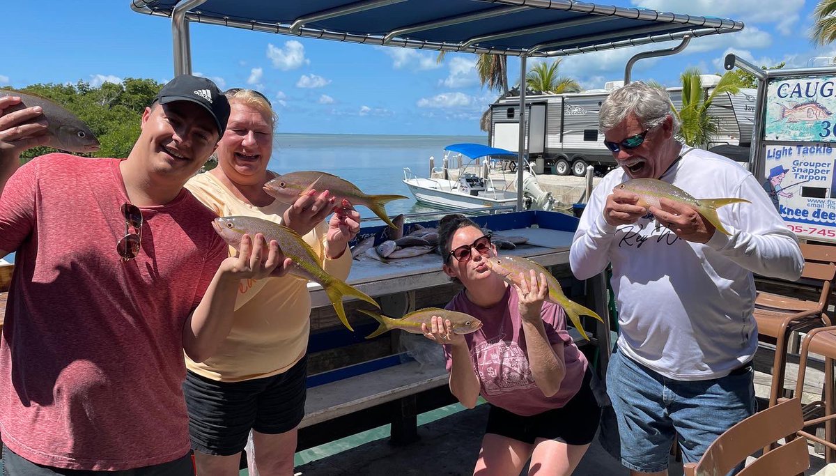 ChiefDogKevin's tweet photo. #fishing fun for the Talbot family ( Roanoke, VA) #catchoftheday #keywest #flkeys #kneedeepcharters #cookyourcatch #docktodish @barbiedoll_eyw 🎣🌊☀️ https://t.co/AuNh299CpX