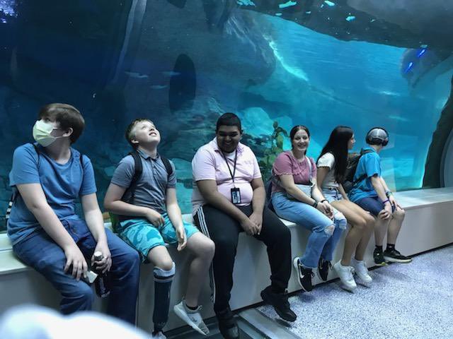 BakerLINKS's tweet photo. LINKs had an absolute blast with @mrsstonge &amp; @mrsoffman’s programs on a CBO to the @detroitzoo. Students practiced money management, conversations, time management/following a schedule, navigating crowds, waiting, &amp;turn taking. Also @bakermiddle’s core values of A.OK. 🐒🦘🦁🦒🐧 https://t.co/uzlFbfGaw9